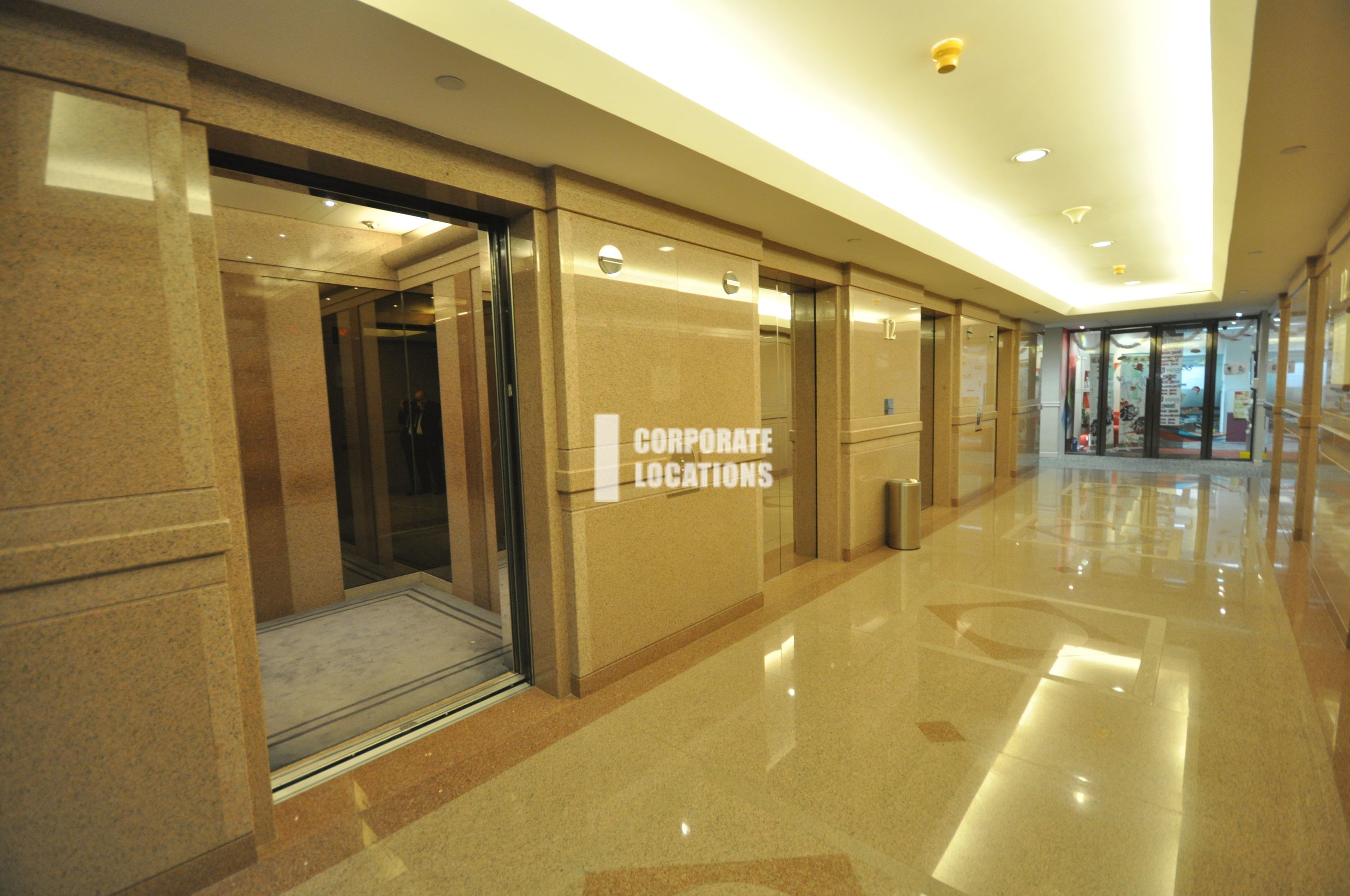 Lease offices in The Gateway II Tower 6 - Tsim Sha Tsui / Jordan