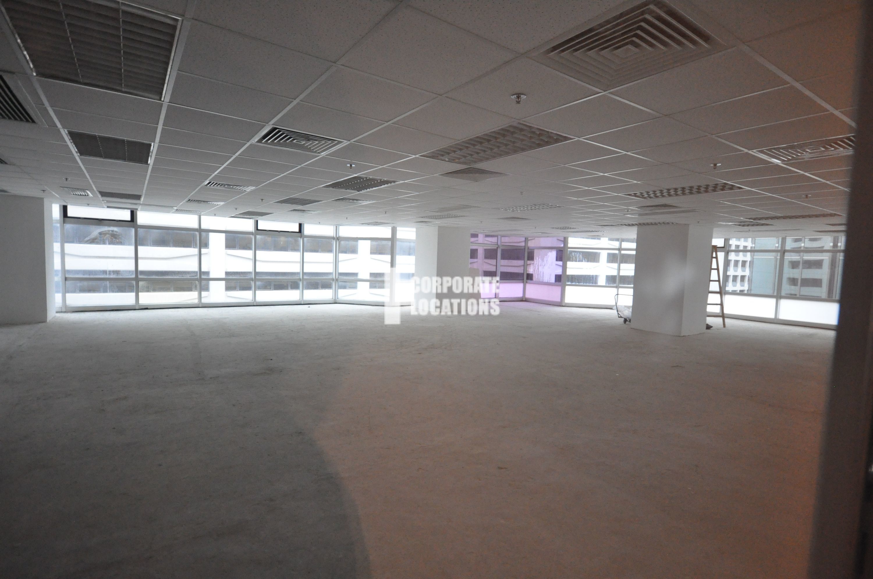 Typical Interior Commercial space in Lippo Sun Plaza - Tsim Sha Tsui / Jordan