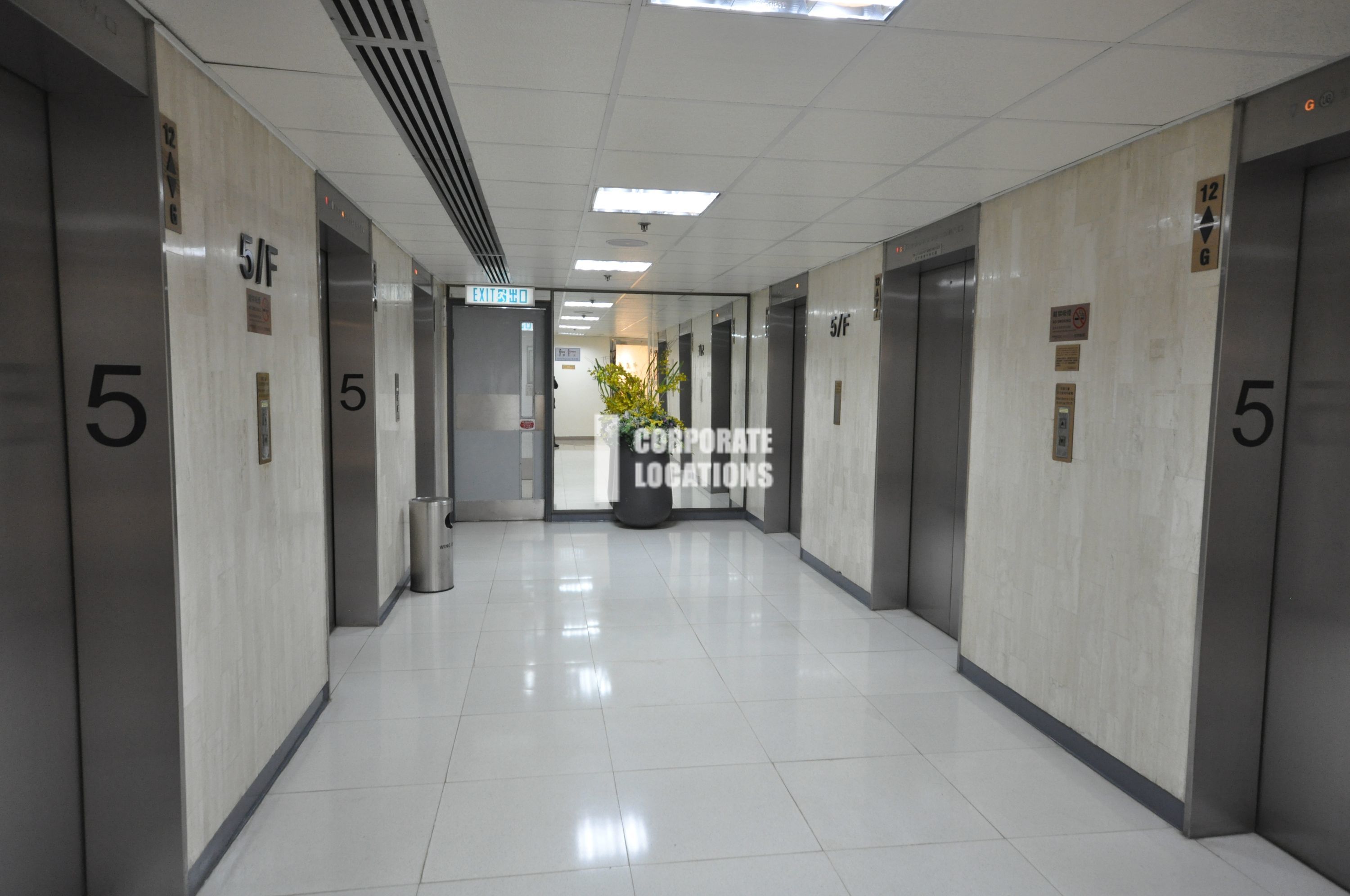 Lease offices in Wing On Plaza - Tsim Sha Tsui / Jordan