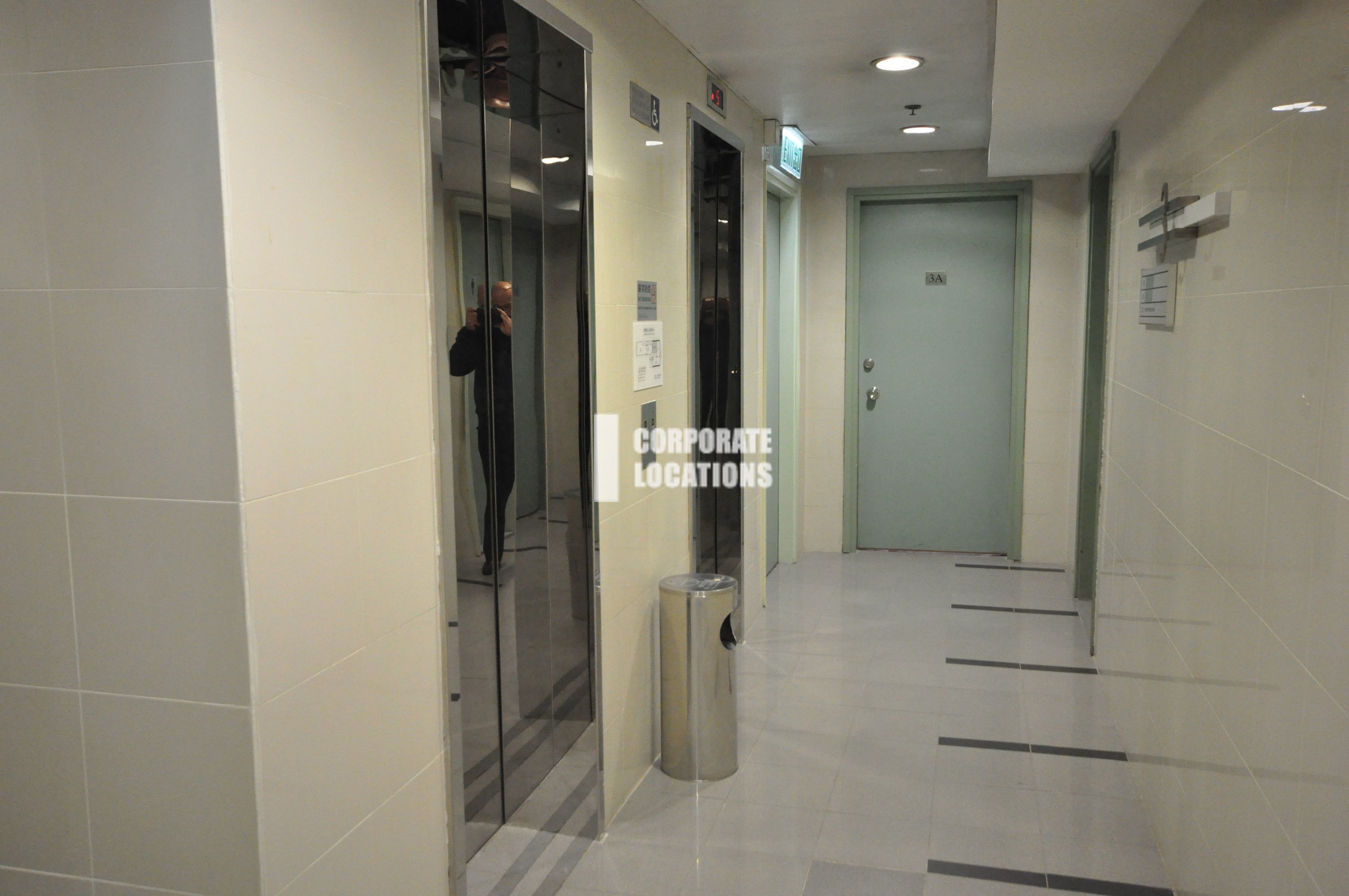 Lease offices in 235 Wing Lok Street Trade Centre - Sheung Wan / Western District