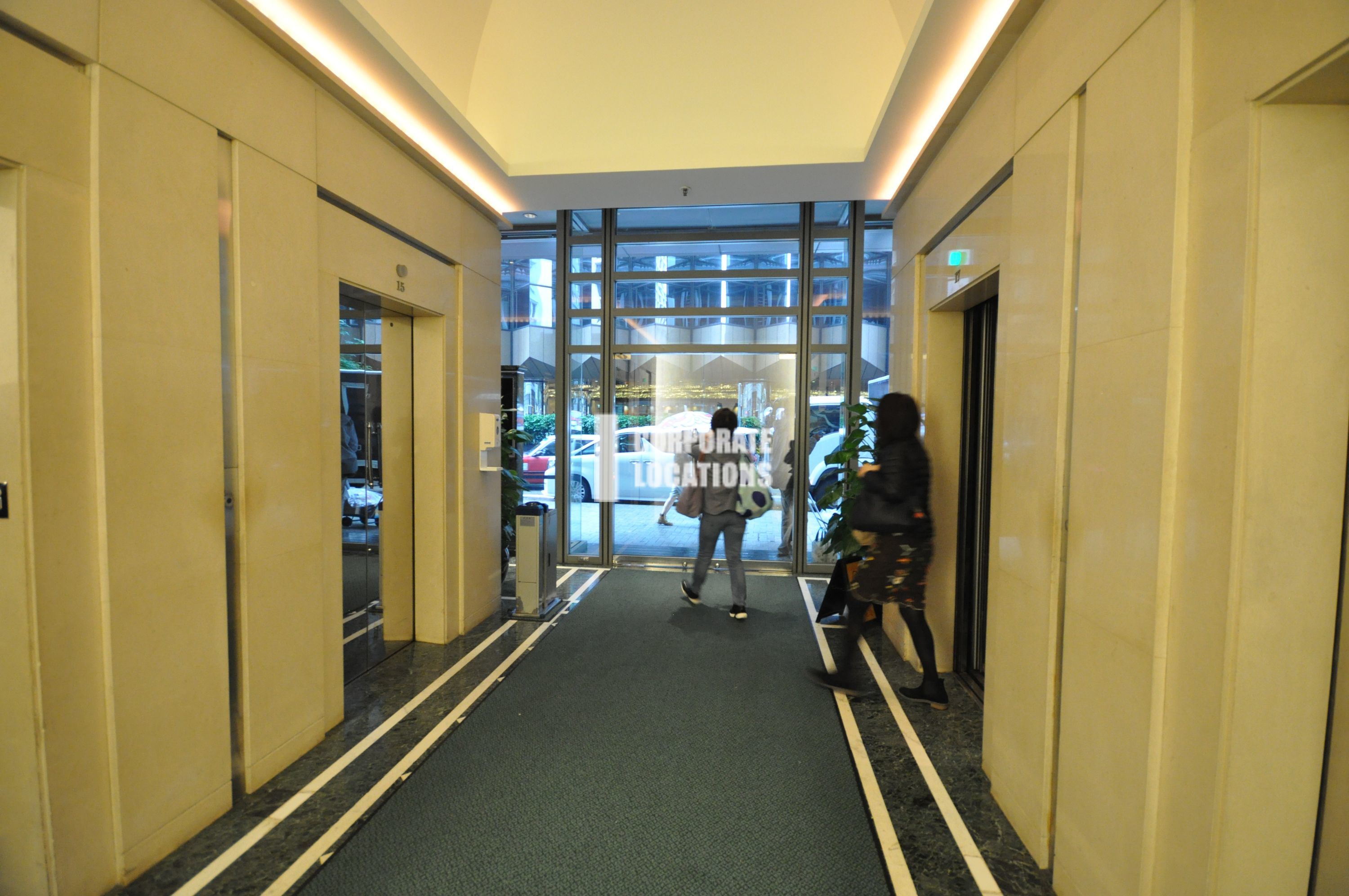 Lease offices in The Peninsula Hotel Office Tower - Tsim Sha Tsui / Jordan