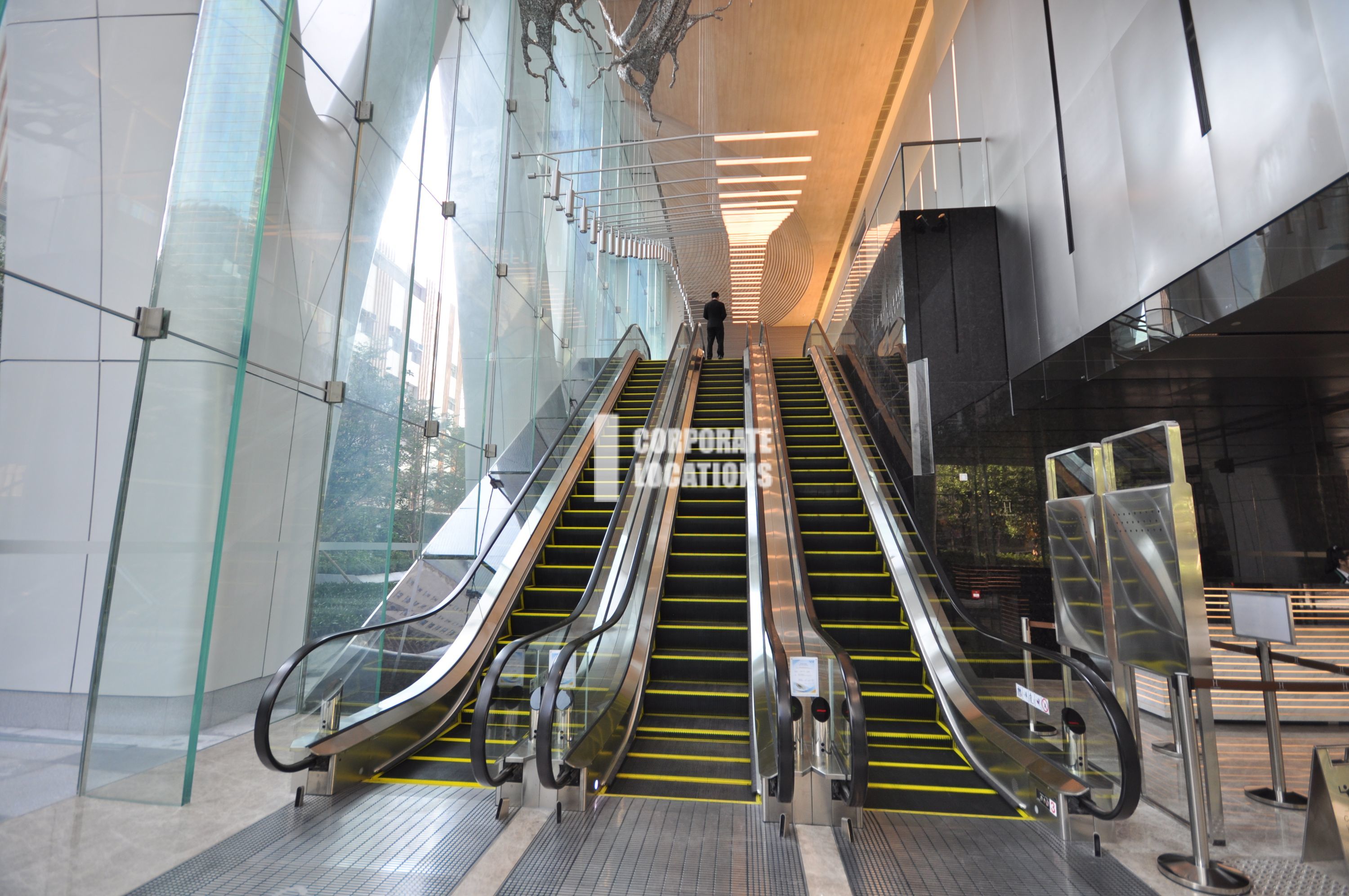 Lease offices in 18 King Wah Road - Fortress Hill / North Point